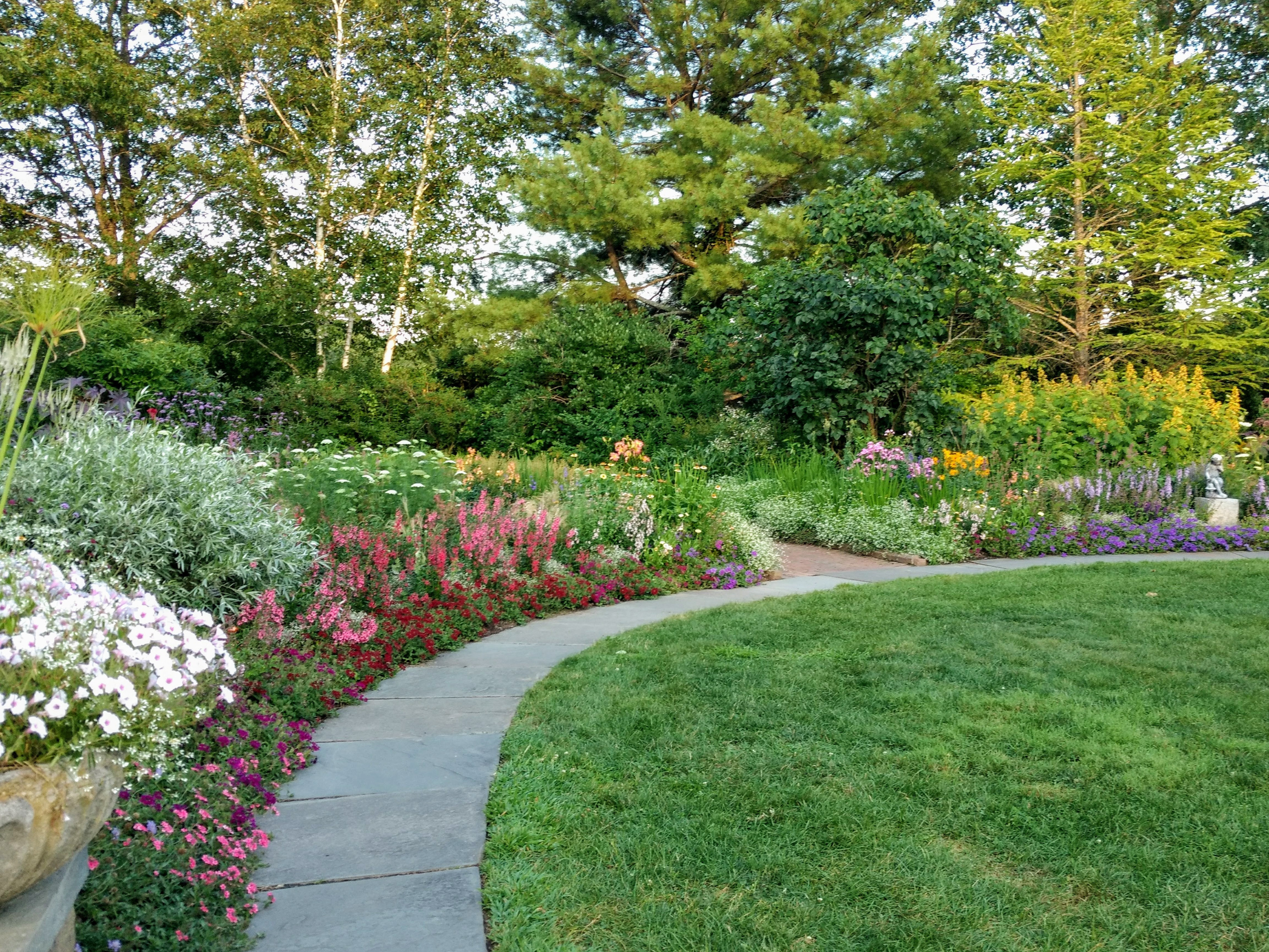 Благоустройство участка частного дома в Сарапуле и Удмуртской Республике